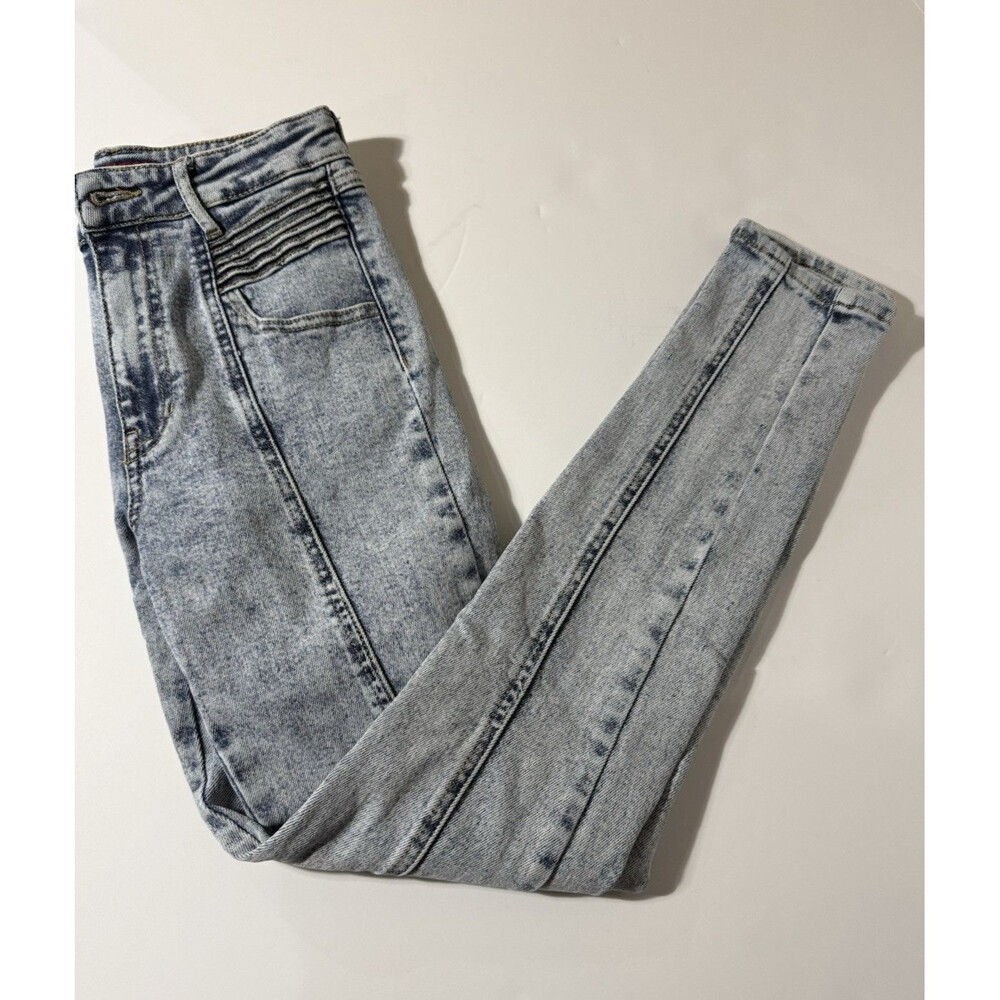 GUESS Women’s High‑Rise Tapered Jeans – White – Size 25 – Classic Fit –90s